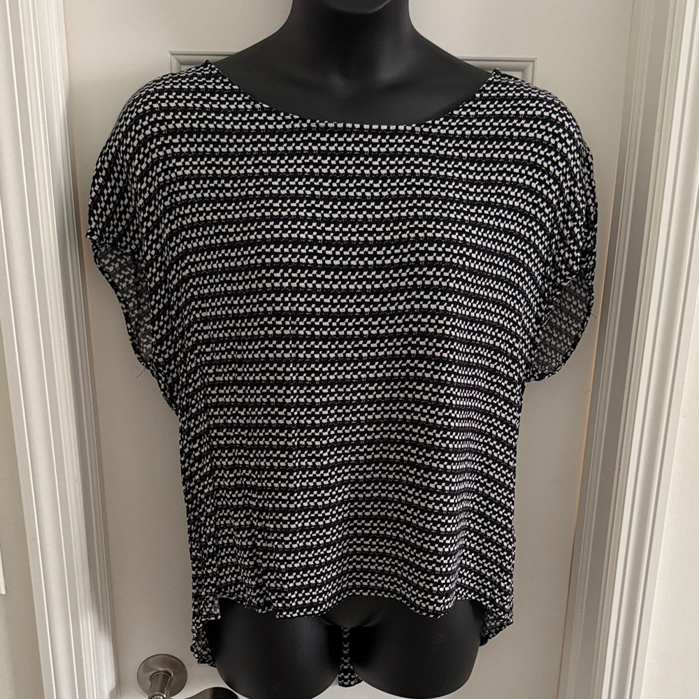 Max Studio Black & White Stripe-Patterned Short Sleeve Blouse